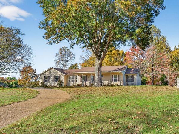 226 W Biggs Rd , Cottontown, TN 37048