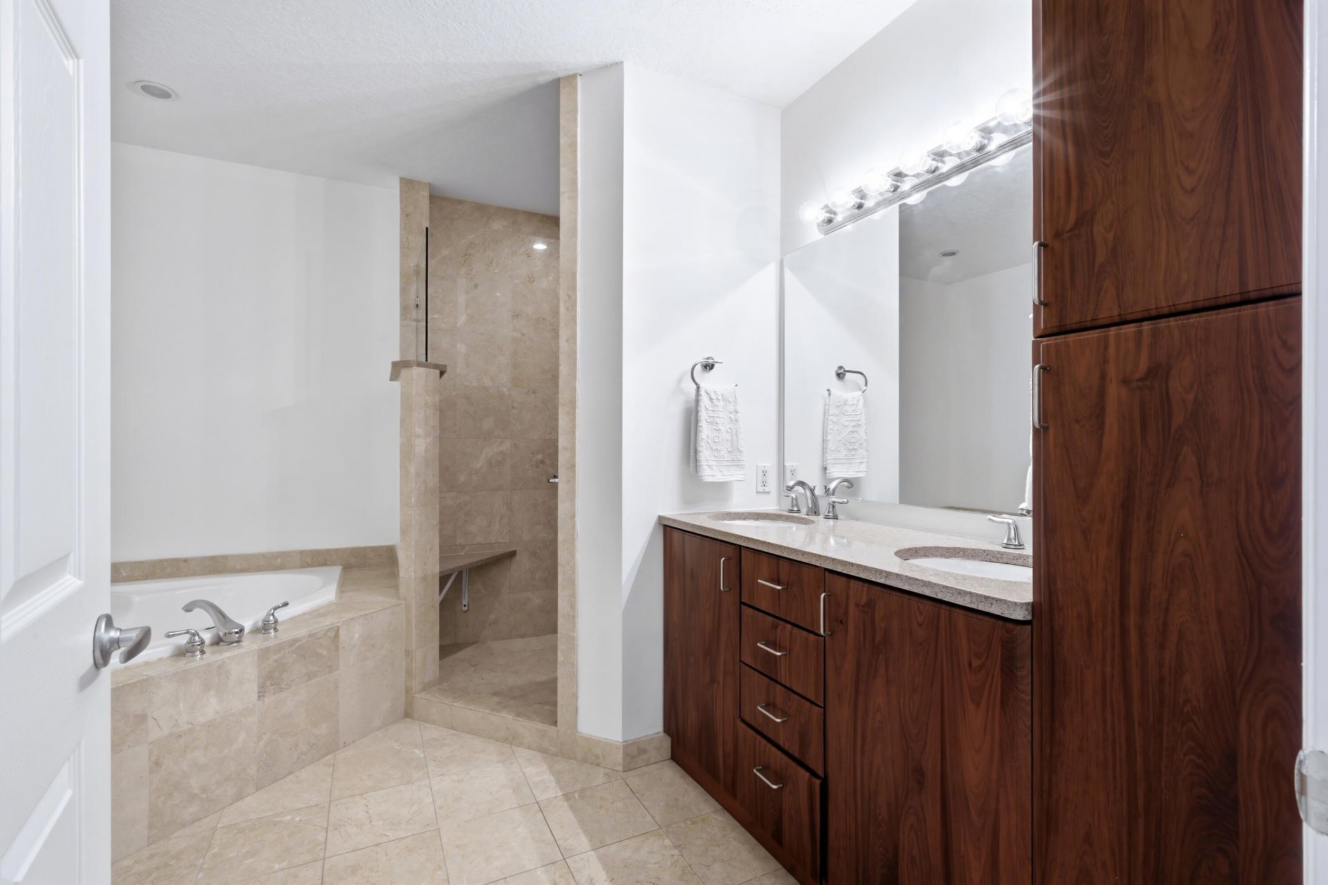 1640 Presidential Way, Unit 501, West Palm Beach, FL 33401 Photo