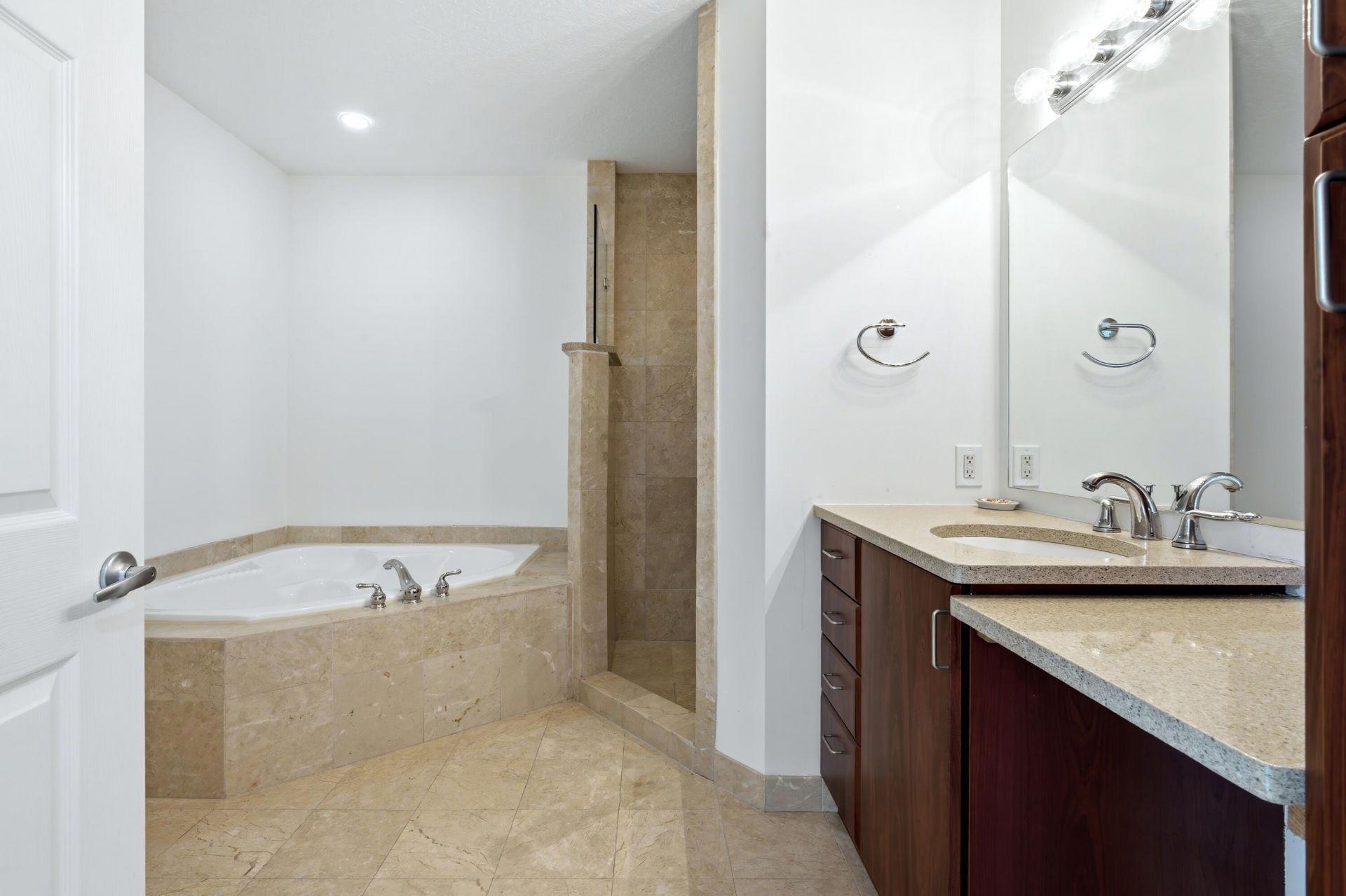 1640 Presidential Way, Unit 501, West Palm Beach, FL 33401 Photo