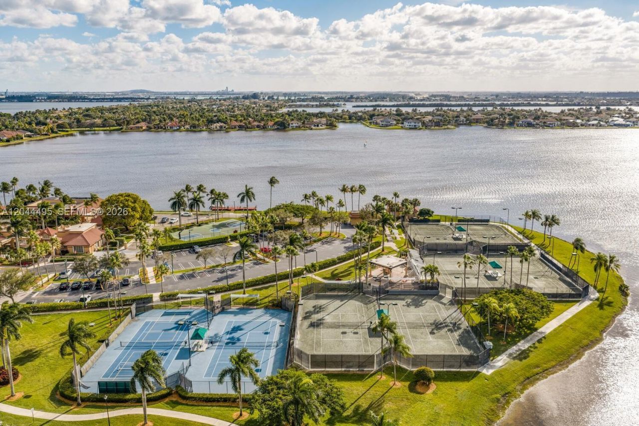 3910 SW 186th Ter , Miramar, FL 33029 Photo