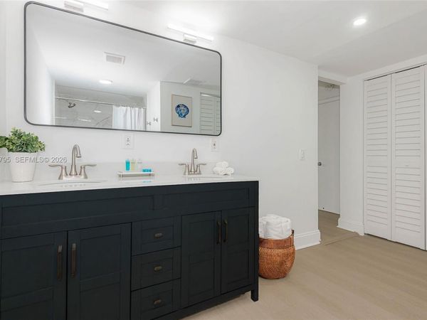 445 NE 195th St , Unit 326, Miami, FL 33179