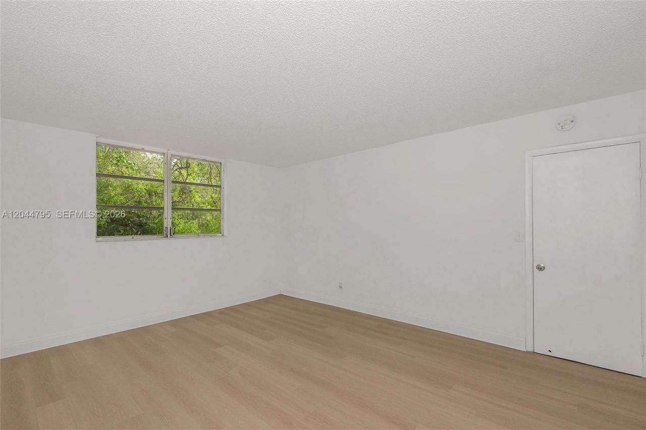 445 NE 195th St , Unit 326, Miami, FL 33179 Photo
