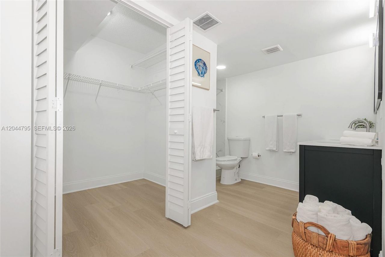 445 NE 195th St , Unit 326, Miami, FL 33179 Photo