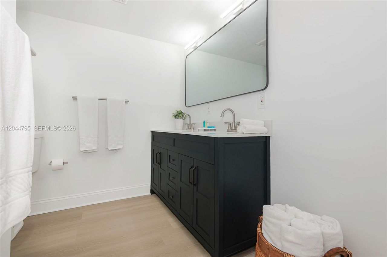 445 NE 195th St , Unit 326, Miami, FL 33179 Photo
