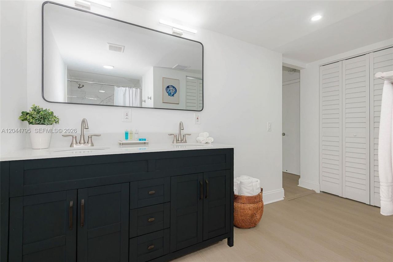 445 NE 195th St , Unit 326, Miami, FL 33179 Photo
