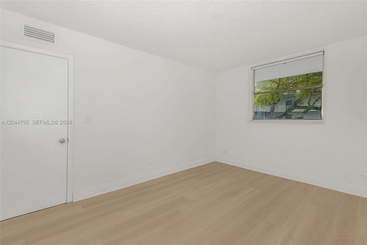 445 NE 195th St , Unit 326, Miami, FL 33179 Photo