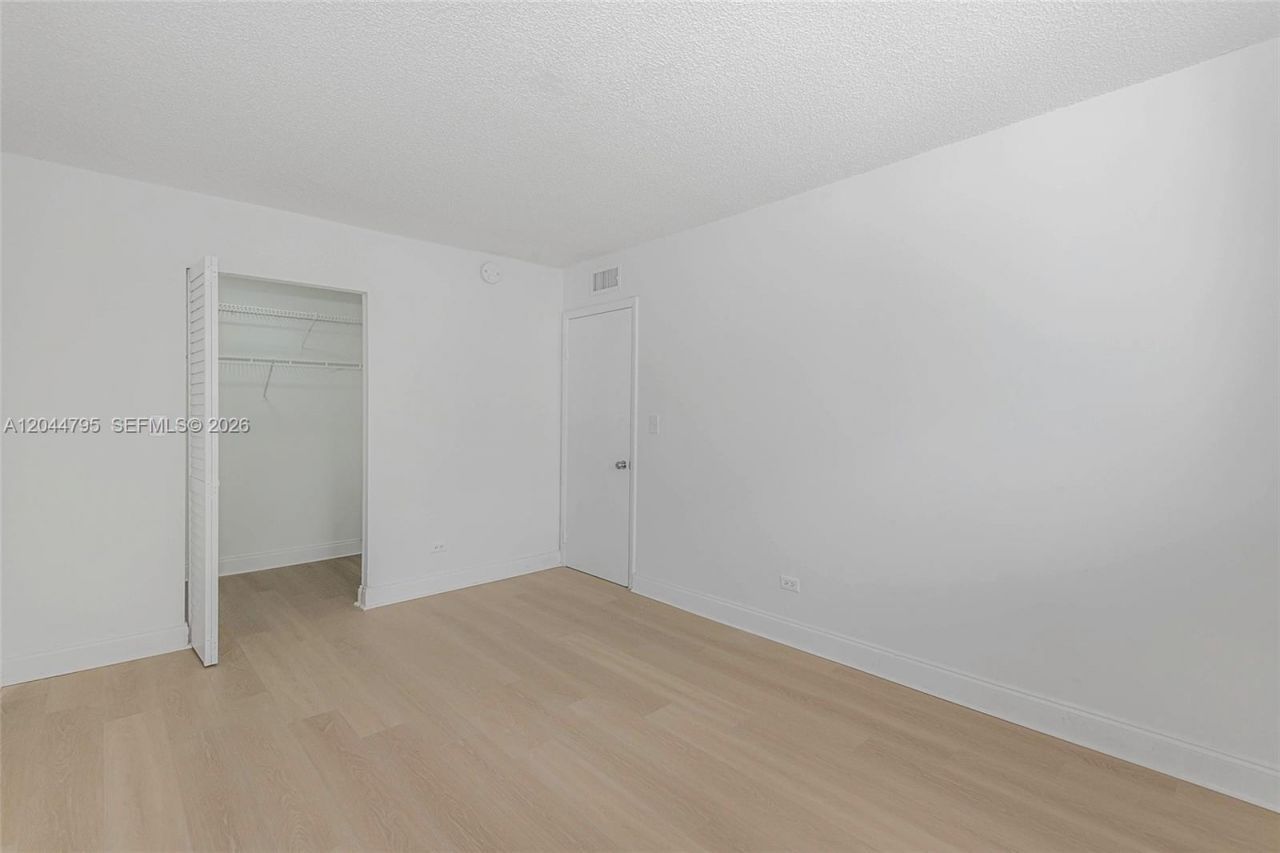 445 NE 195th St , Unit 326, Miami, FL 33179 Photo