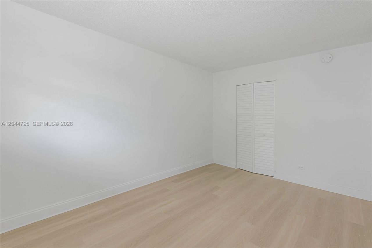 445 NE 195th St , Unit 326, Miami, FL 33179 Photo