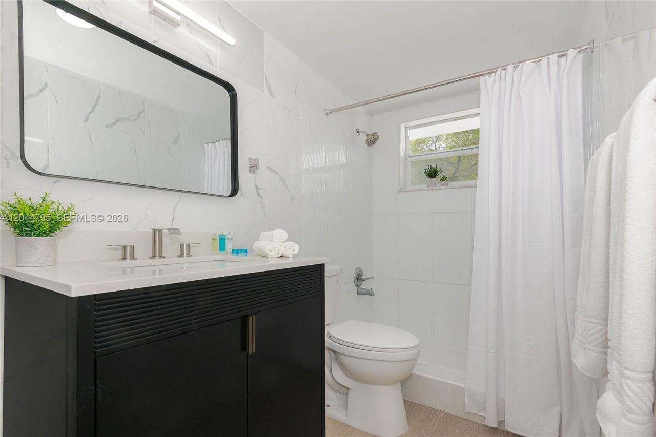 445 NE 195th St , Unit 326, Miami, FL 33179 Photo