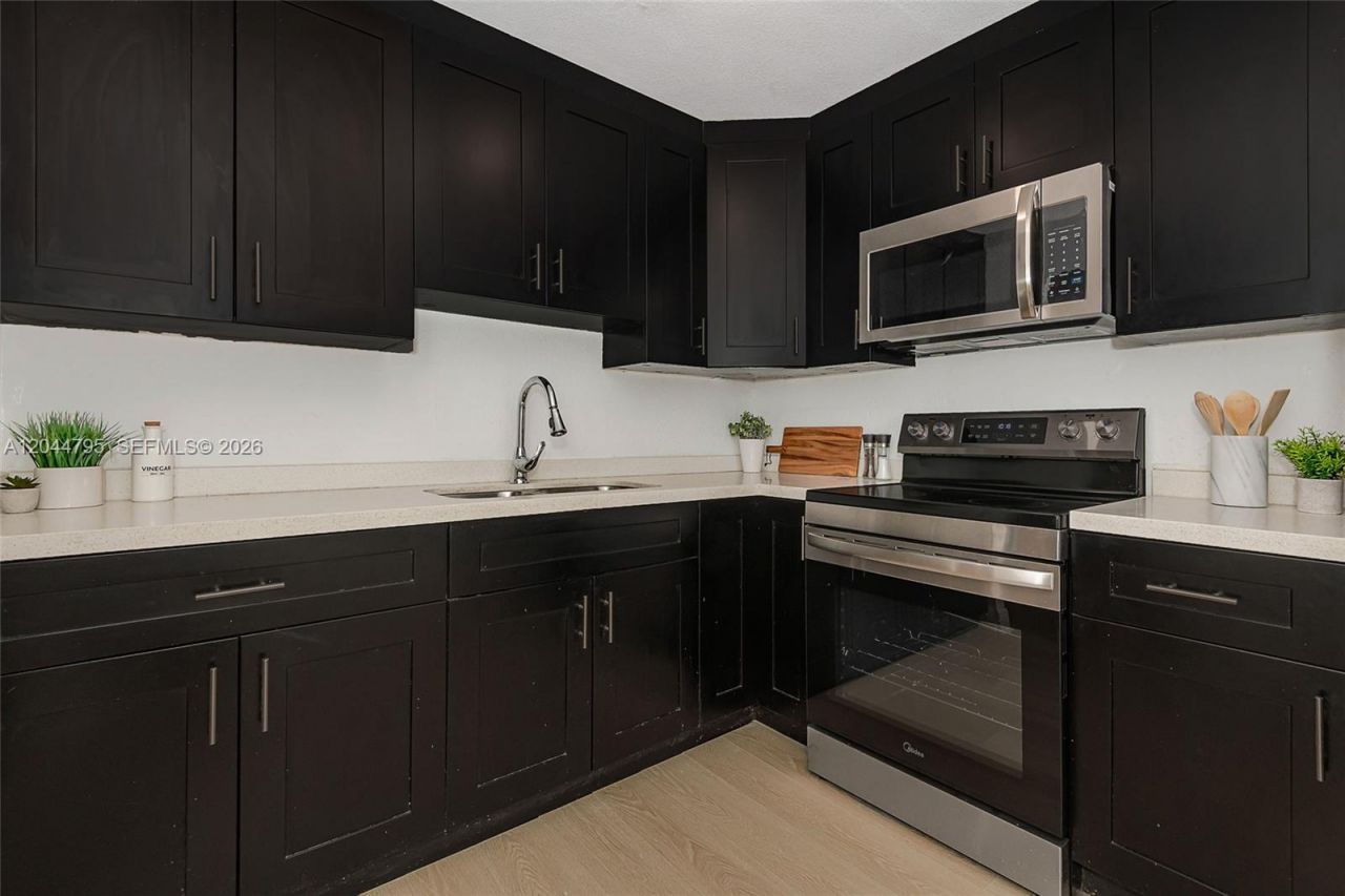 445 NE 195th St , Unit 326, Miami, FL 33179 Photo