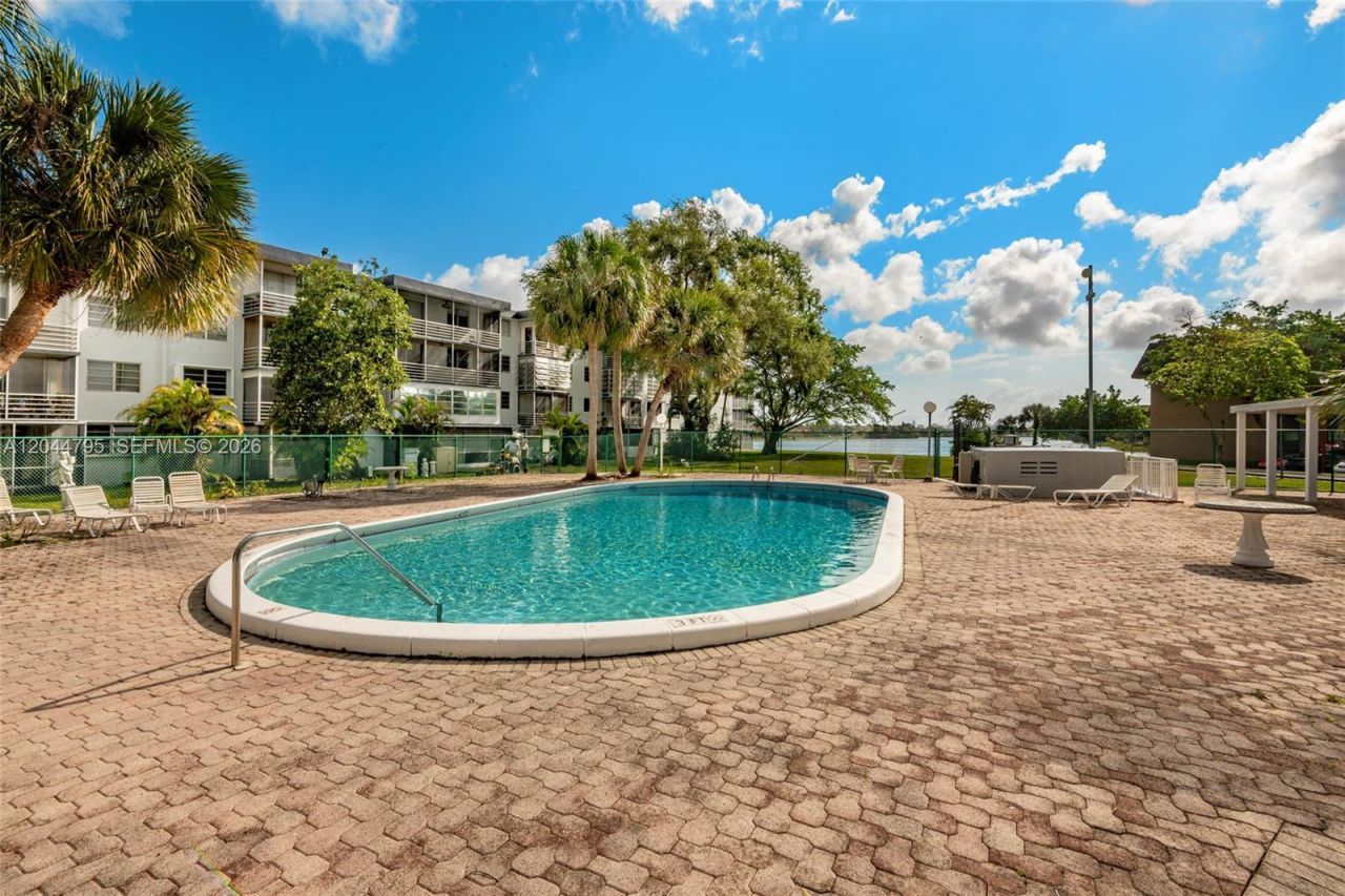 445 NE 195th St , Unit 326, Miami, FL 33179 Photo