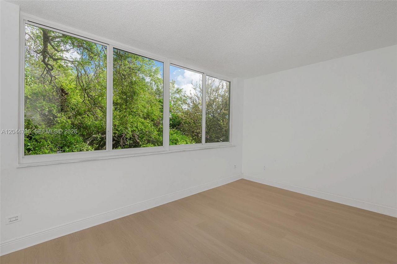 445 NE 195th St , Unit 326, Miami, FL 33179 Photo