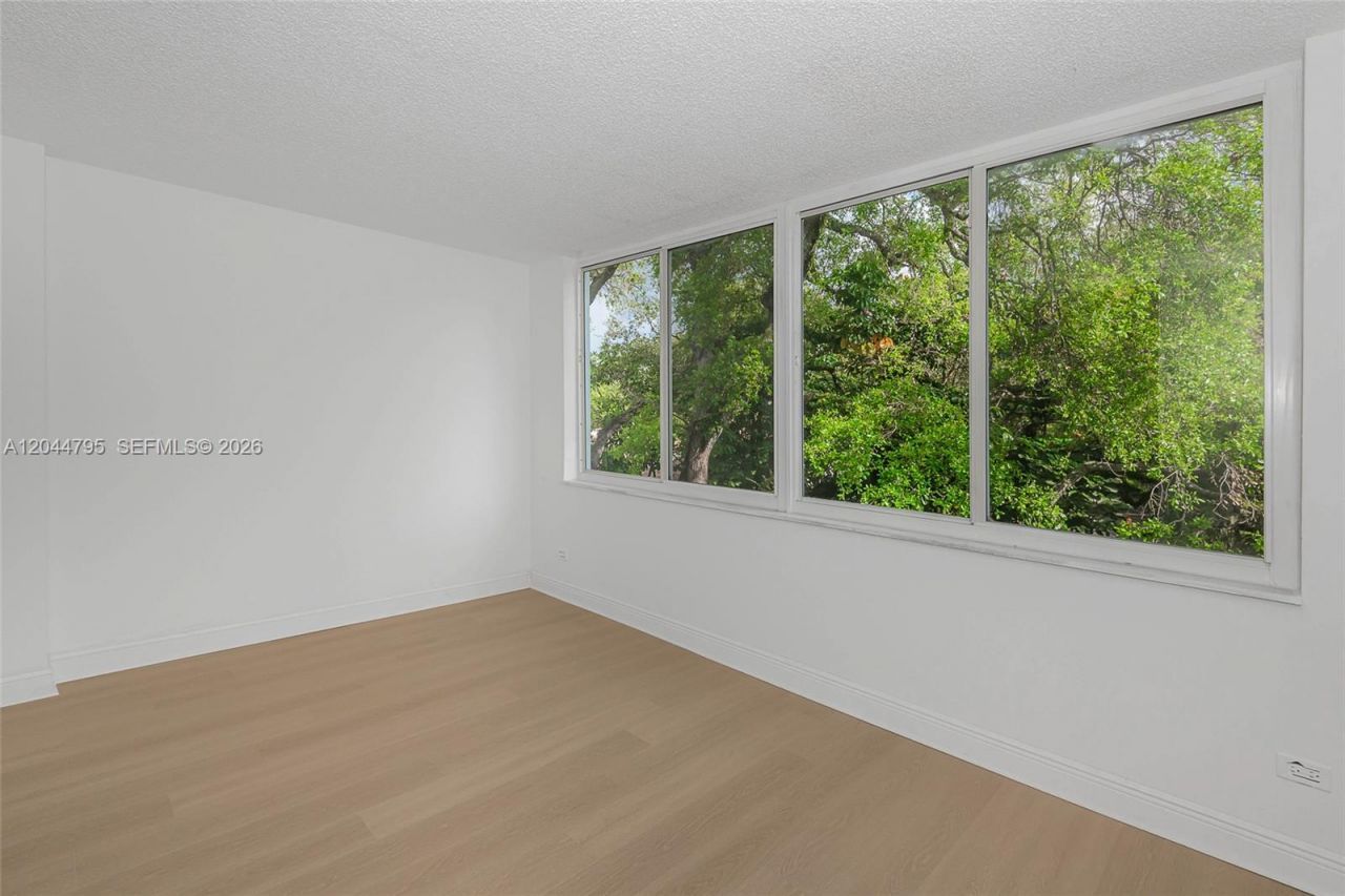 445 NE 195th St , Unit 326, Miami, FL 33179 Photo