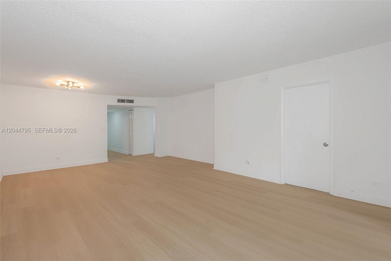 445 NE 195th St , Unit 326, Miami, FL 33179 Photo