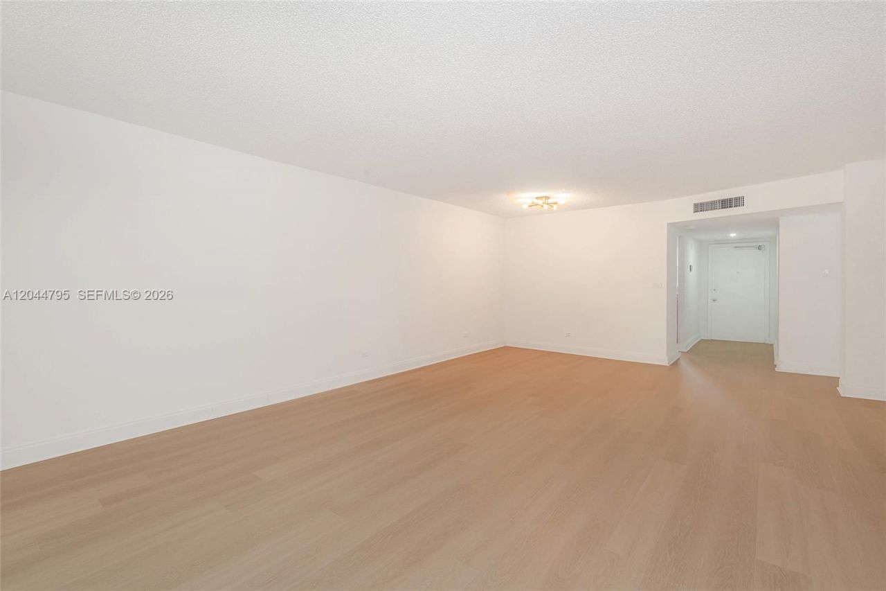 445 NE 195th St , Unit 326, Miami, FL 33179 Photo
