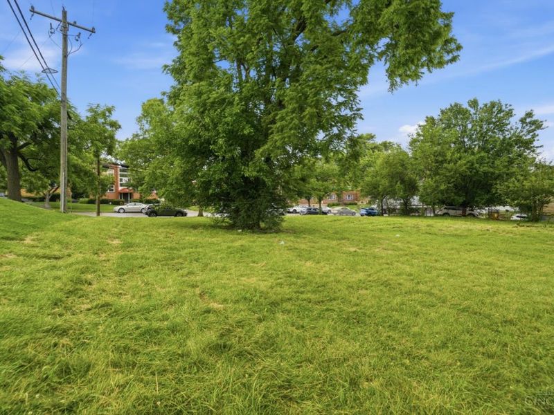 1143 Towne Street, Cincinnati, OH 45216 Photo 9