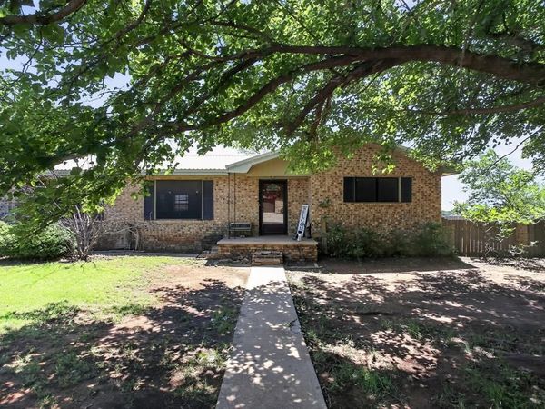 115 Adeeba Lane, Childress, TX 79201
