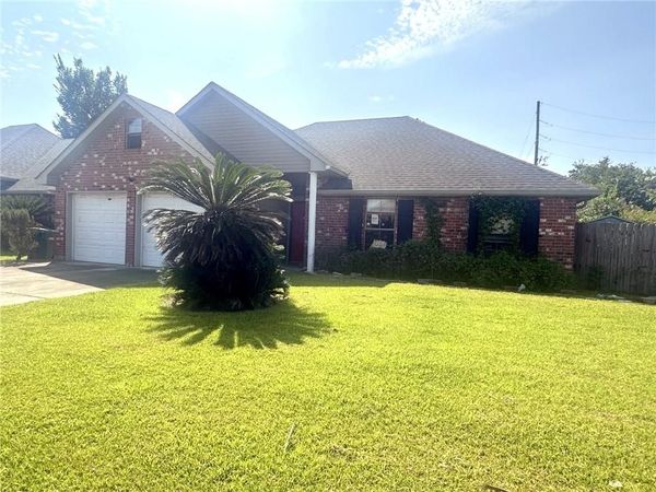 2 TUSCANY Drive, LaPlace, LA 70068