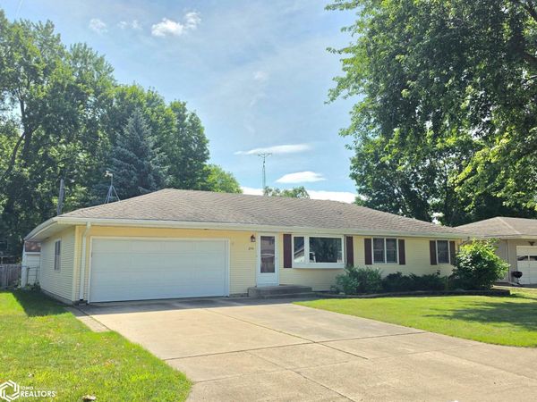 254 Parkridge Drive, Mason City, IA 50401