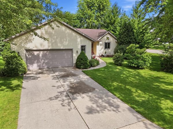 800 Sunset Drive, Cottage Grove, WI 53527