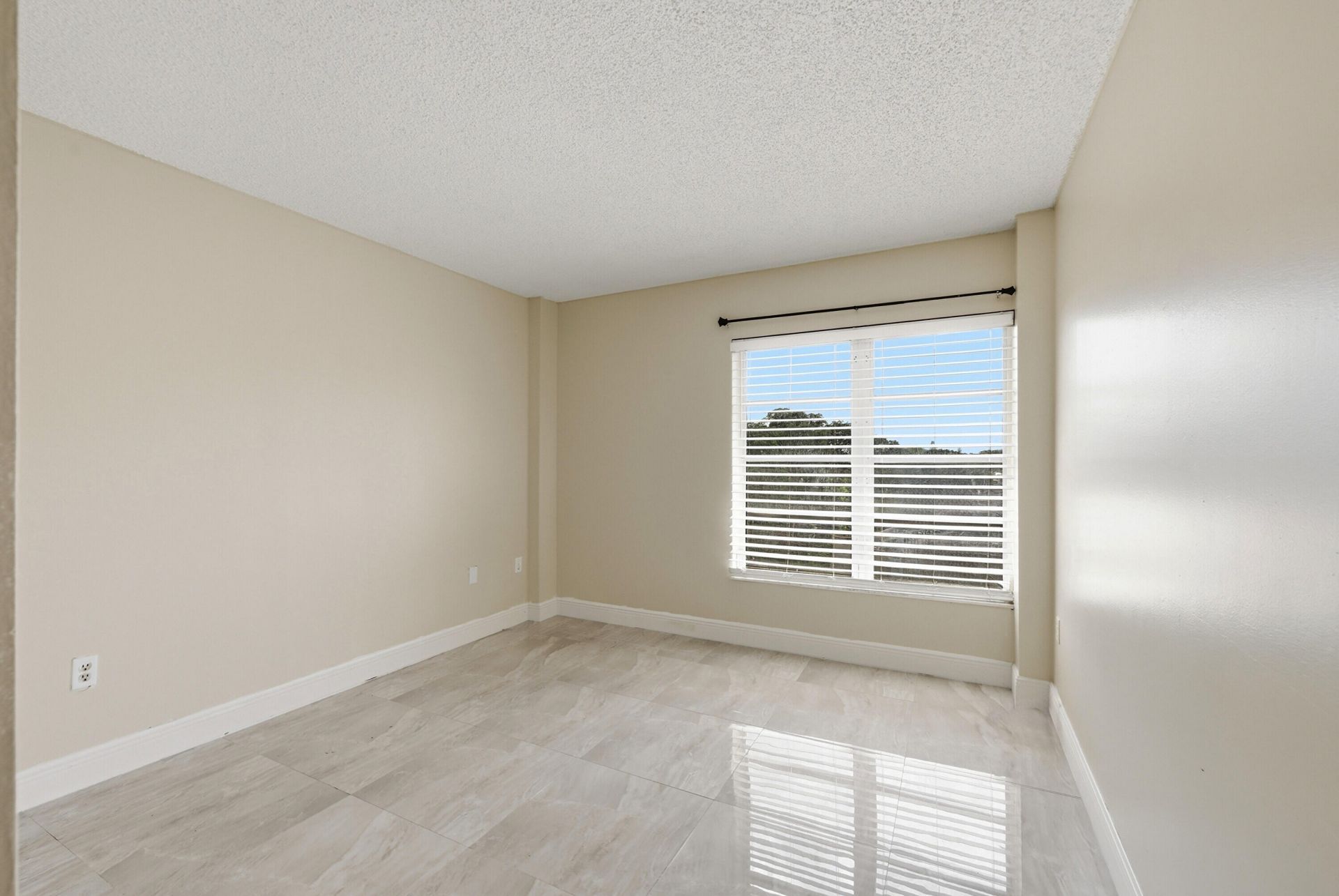 4158 Inverrary Drive, Unit 511, Lauderhill, FL 33319 Photo