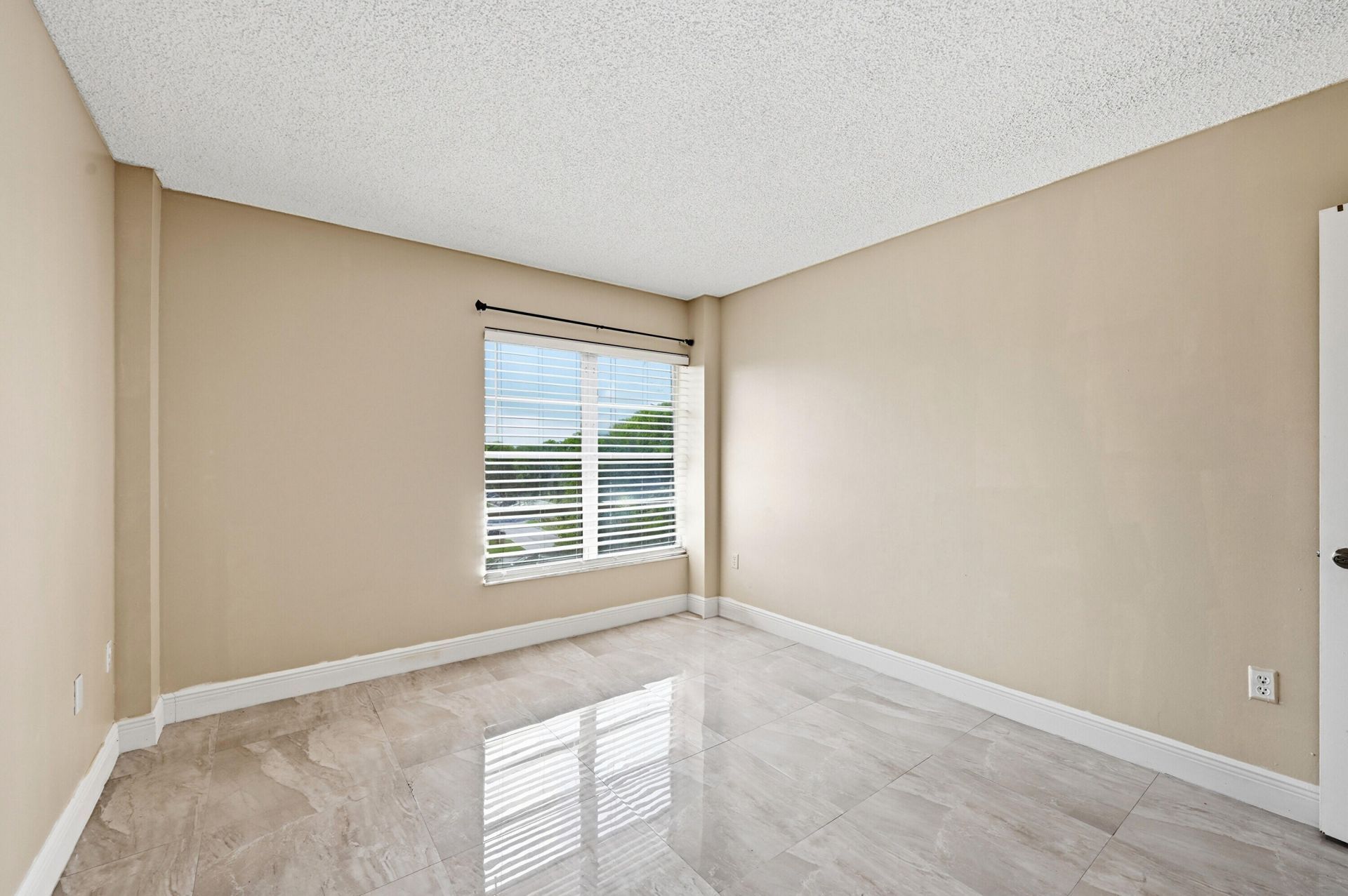 4158 Inverrary Drive, Unit 511, Lauderhill, FL 33319 Photo