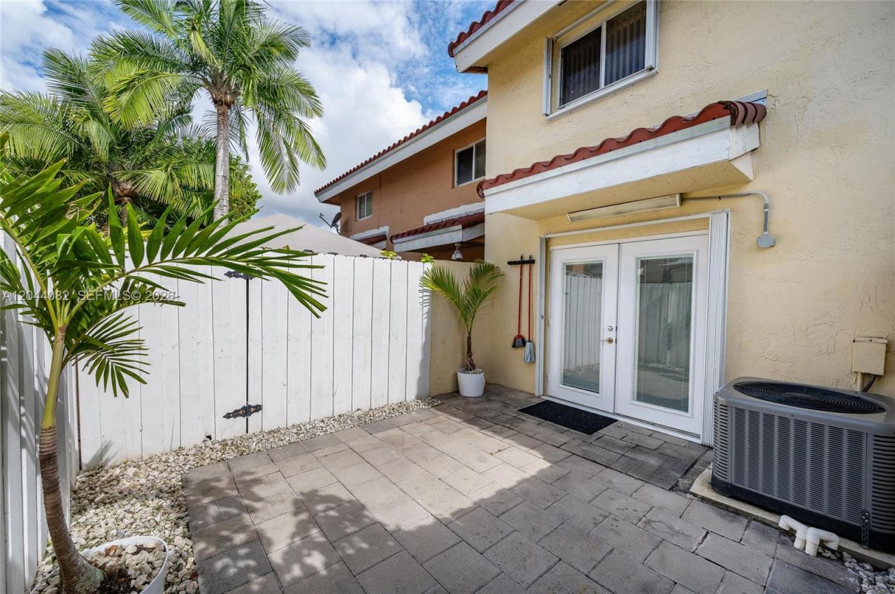 550 NW 82nd Ct, Unit 383, Miami, FL 33126 Photo