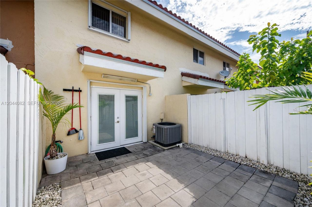 550 NW 82nd Ct, Unit 383, Miami, FL 33126 Photo