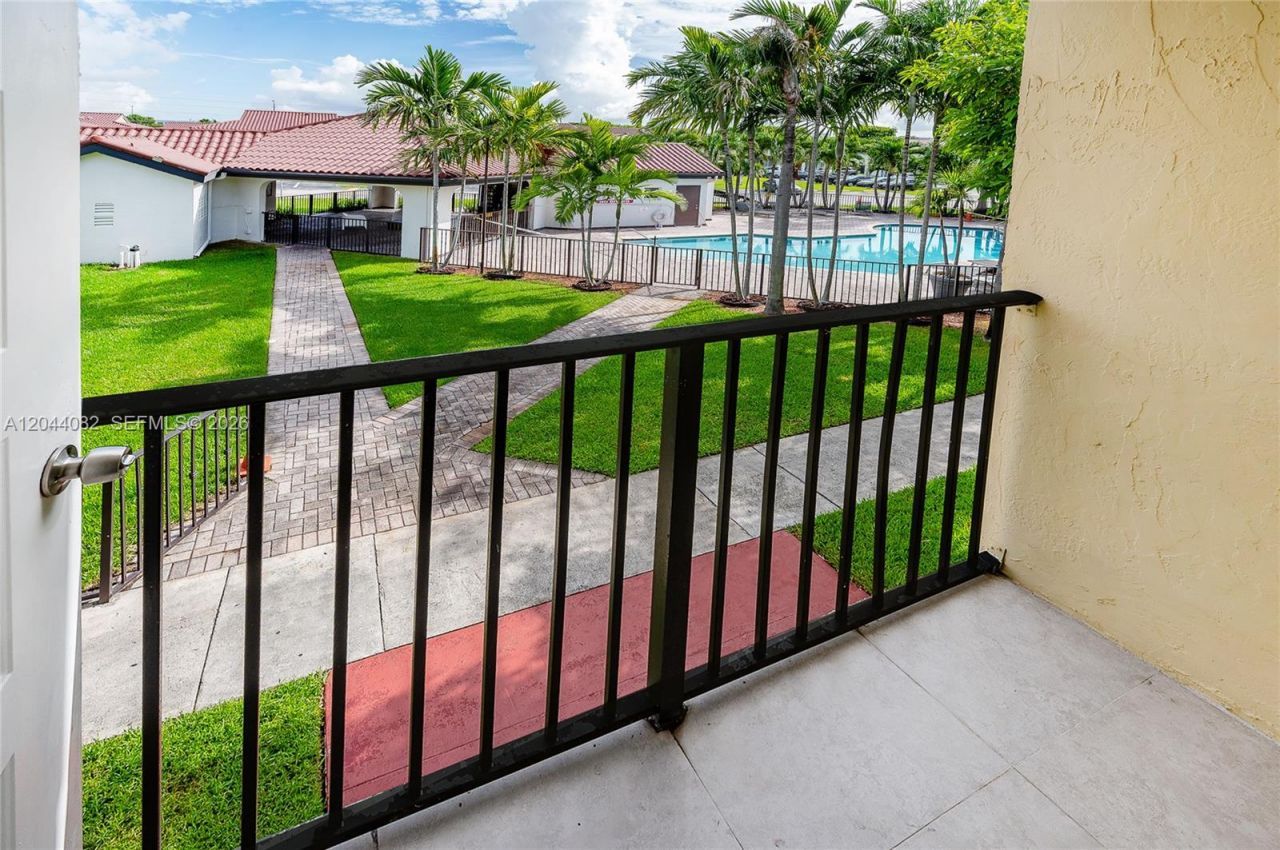 550 NW 82nd Ct, Unit 383, Miami, FL 33126 Photo