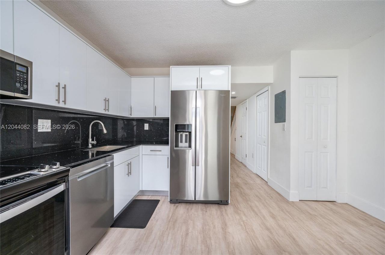 550 NW 82nd Ct, Unit 383, Miami, FL 33126 Photo