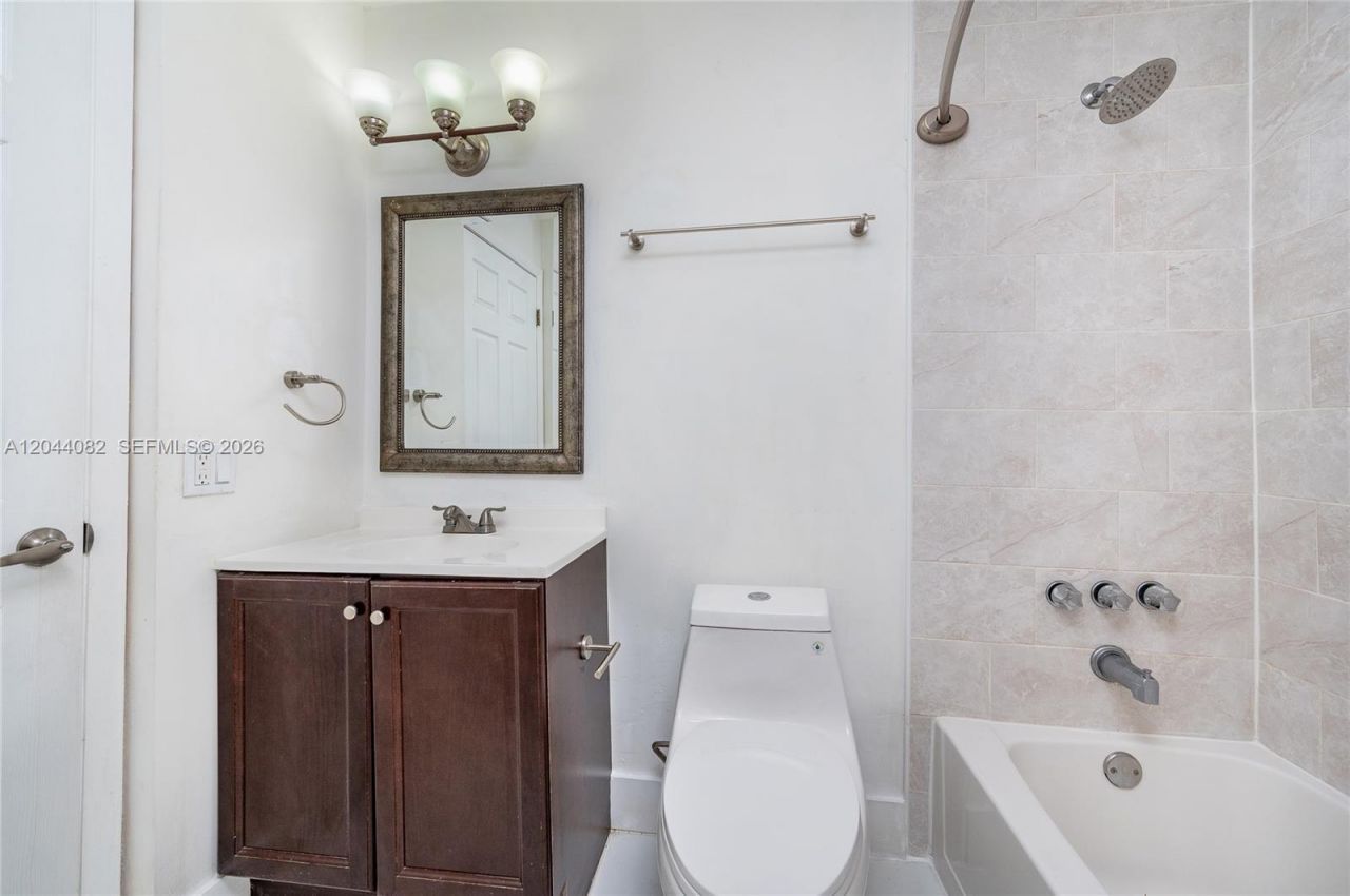 550 NW 82nd Ct, Unit 383, Miami, FL 33126 Photo
