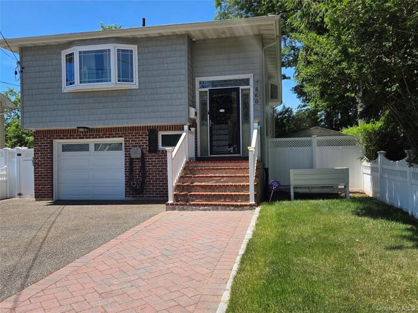860 Udall Road , West Islip, NY 11795