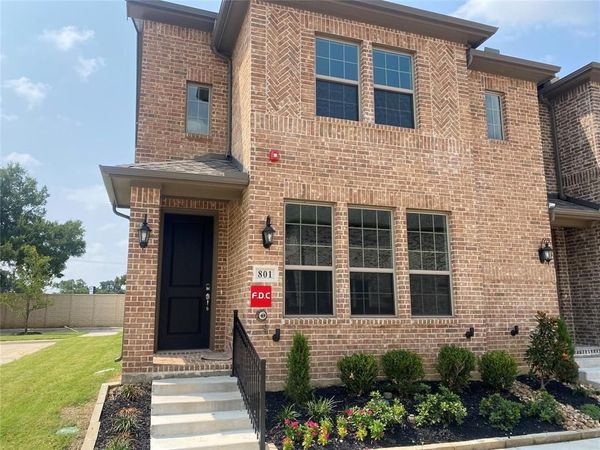 801 Ponds Edge Lane, Euless, TX 76040