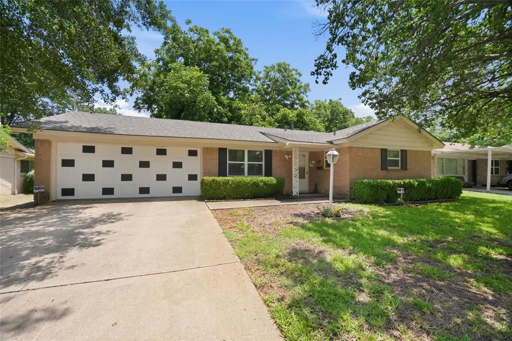 501 Simmons Drive, Euless, TX 76040 Main Photo