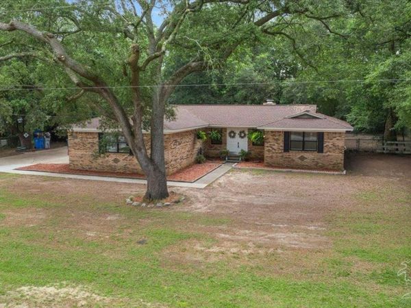 6020 Oakwood Dr, Milton, FL 32570