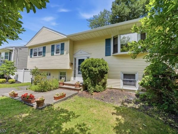 194 Elmwood Dr, Parsippany-Troy Hills, NJ 07054