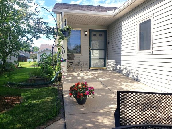 50 S Juniper Drive , North Aurora, IL 60542