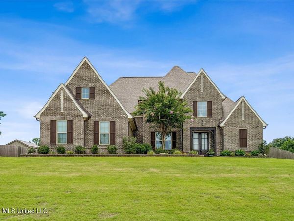 3941 Summer Pointe Drive, Olive Branch, MS 38654