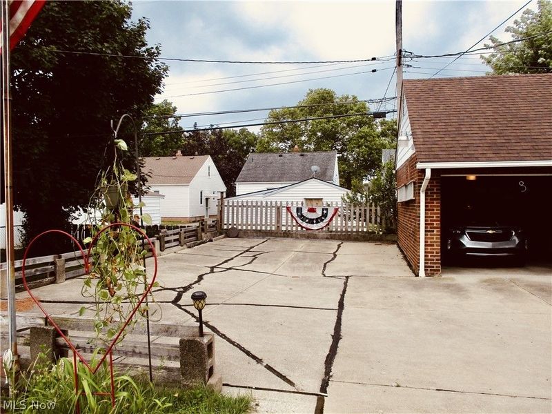 6411 Snow Road, Parma, OH 44129 Photo 3