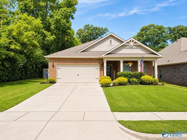 264 Falcon Ridge Drive, New Market, AL 35761