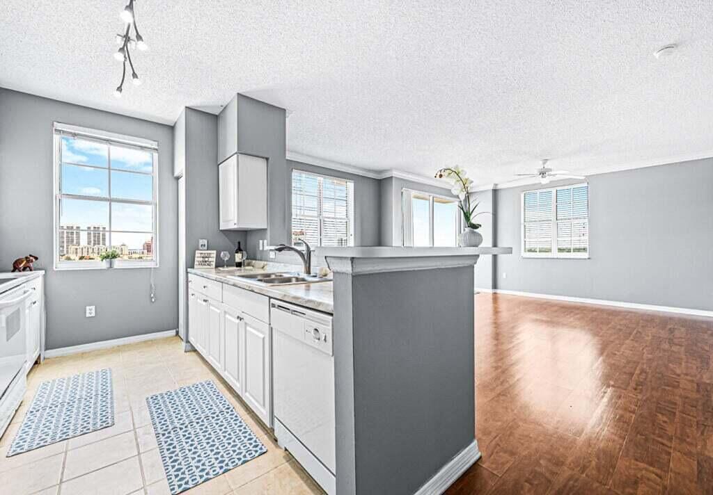 616 Clearwater Park Road, Unit 1112, West Palm Beach, FL 33401 Photo