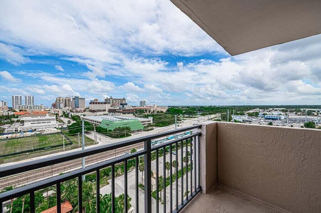 616 Clearwater Park Road, Unit 1112, West Palm Beach, FL 33401 Photo