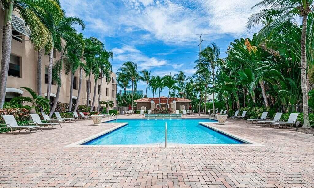 616 Clearwater Park Road, Unit 1112, West Palm Beach, FL 33401 Photo