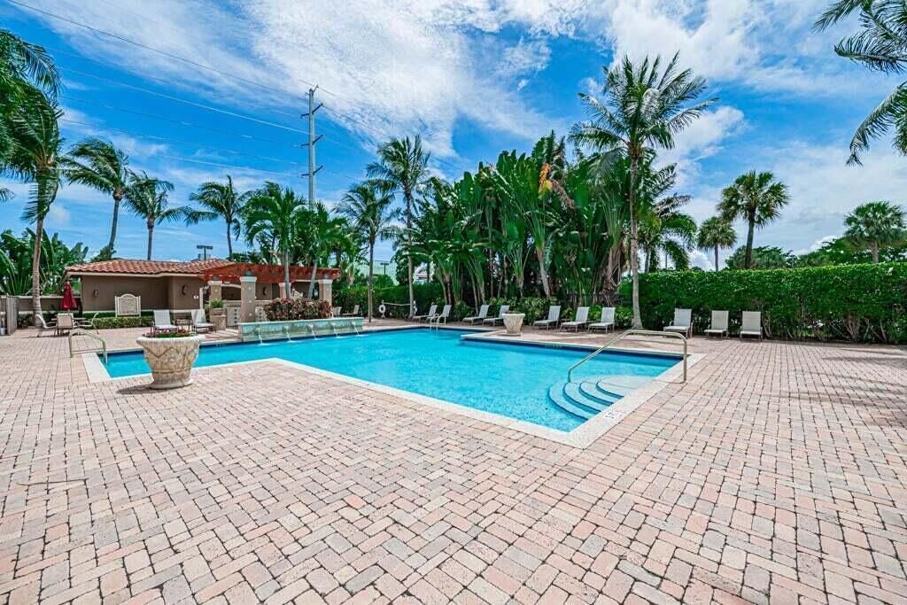 616 Clearwater Park Road, Unit 1112, West Palm Beach, FL 33401 Photo