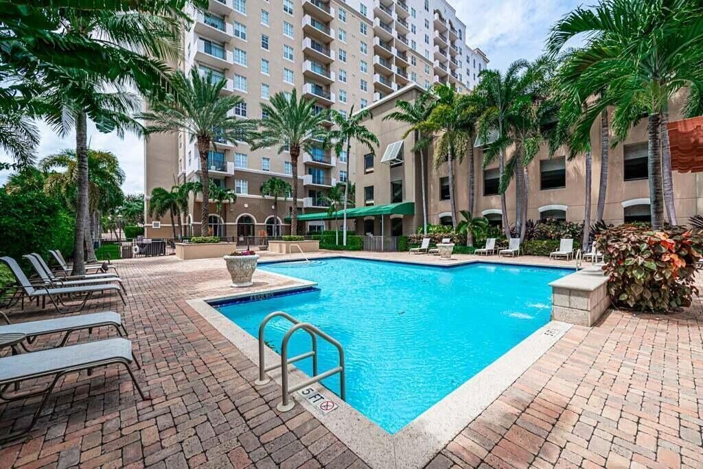 616 Clearwater Park Road, Unit 1112, West Palm Beach, FL 33401 Photo