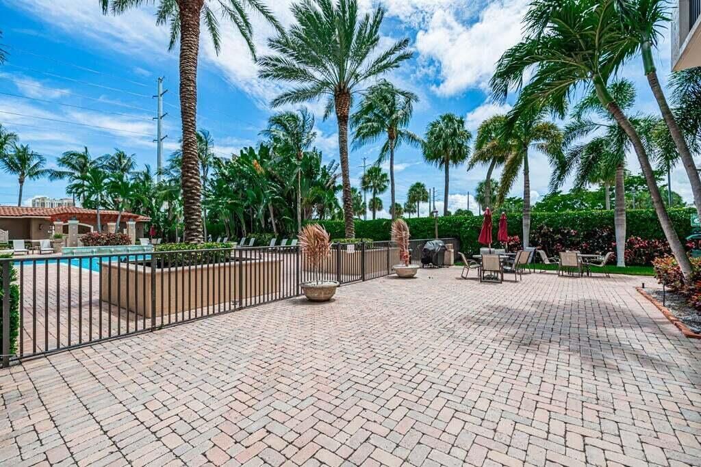 616 Clearwater Park Road, Unit 1112, West Palm Beach, FL 33401 Photo