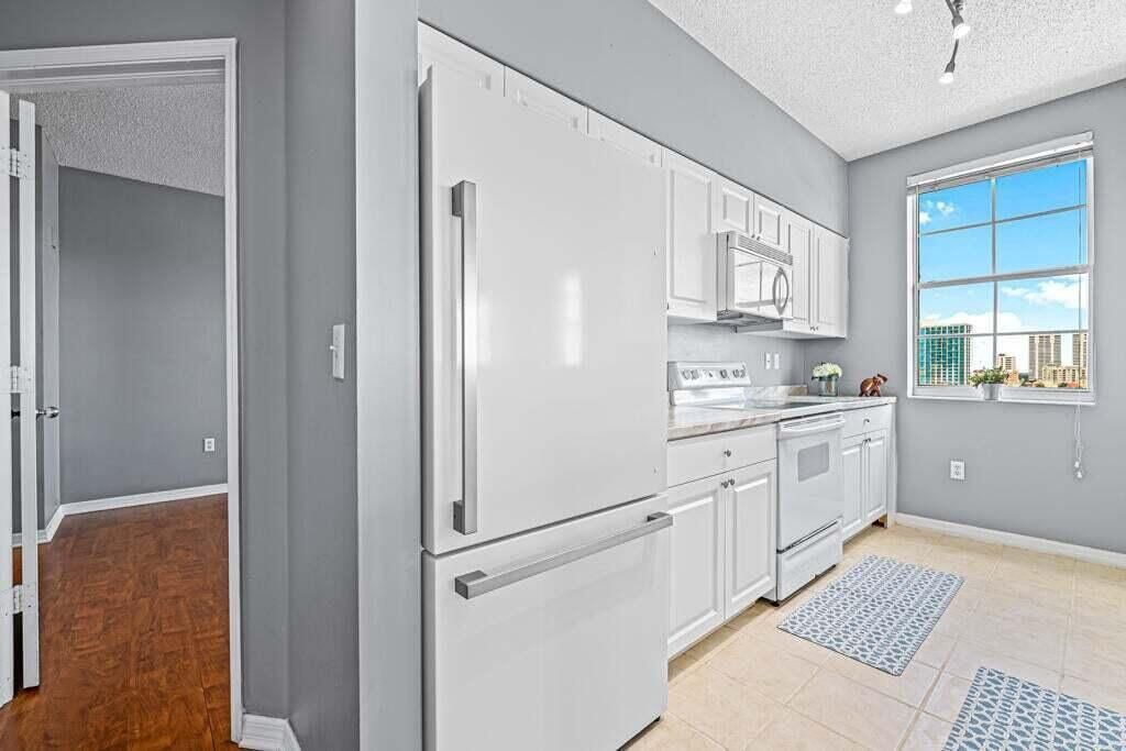 616 Clearwater Park Road, Unit 1112, West Palm Beach, FL 33401 Photo