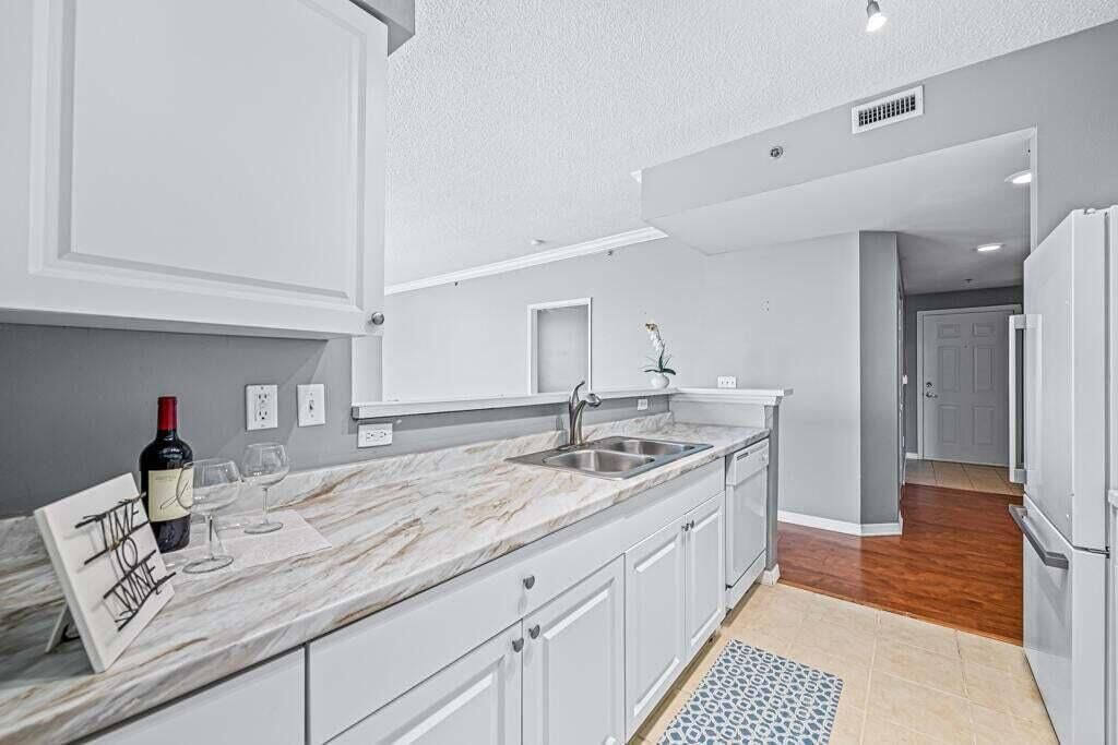 616 Clearwater Park Road, Unit 1112, West Palm Beach, FL 33401 Photo