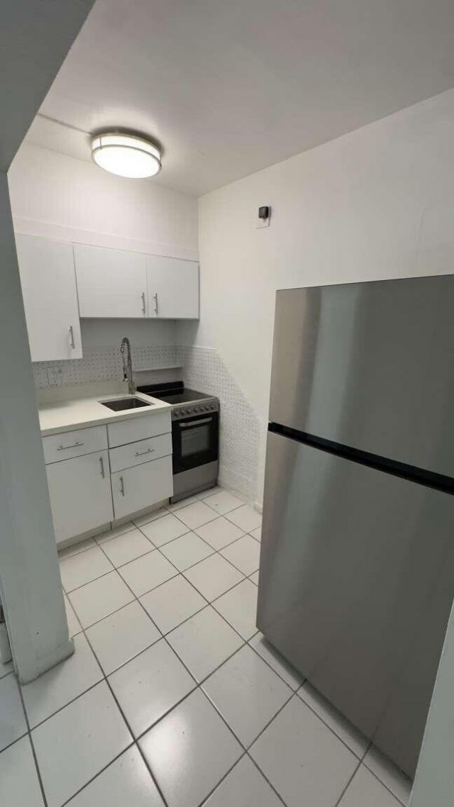 51 Edgewater Drive, Unit 4, Coral Gables, FL 33133 Photo
