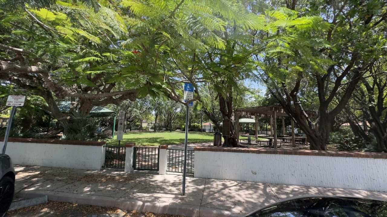 51 Edgewater Drive, Unit 4, Coral Gables, FL 33133 Photo